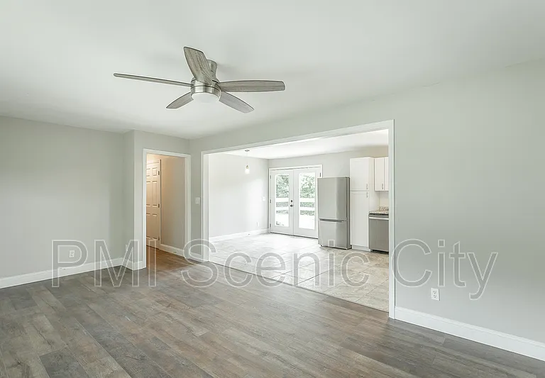 1375 Orbit Dr — Photo 13