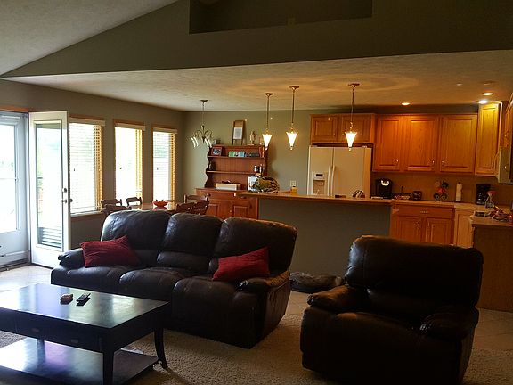 4th image of 10410 N 152nd Ct