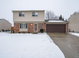 30371 Dover St, Flat Rock, MI
