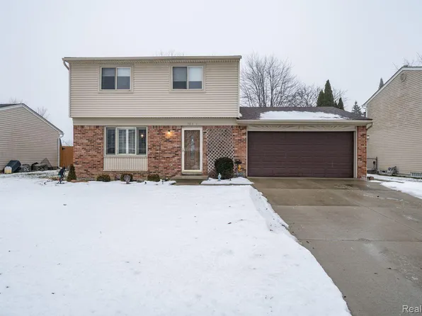 30371 Dover St, Flat Rock, MI 48134