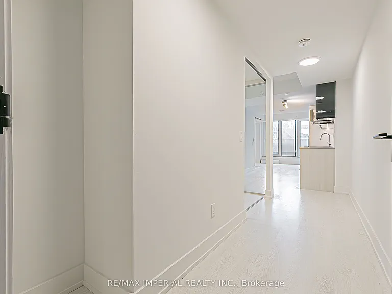 308 Jarvis St #305 — Photo 8