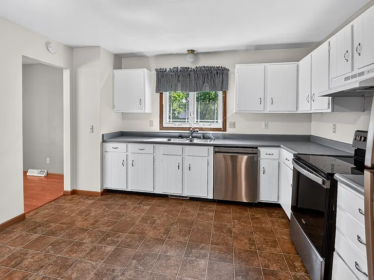 10 Brompton Cir #10 — Photo 13
