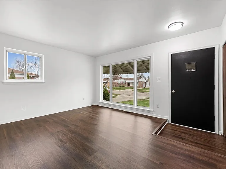 26627 Norma Ave — Photo 4