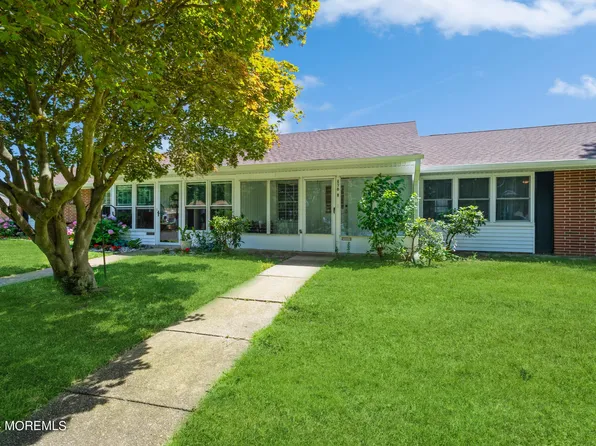 678B New Castle Court, Lakewood, NJ 08701