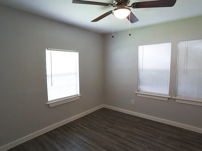 514 Bexar Dr — Photo 7