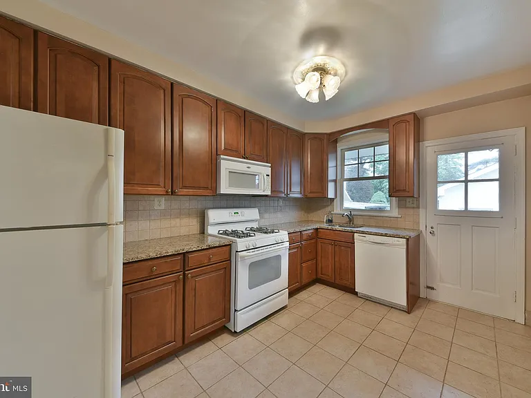 27 Bysher Ave — Photo 11