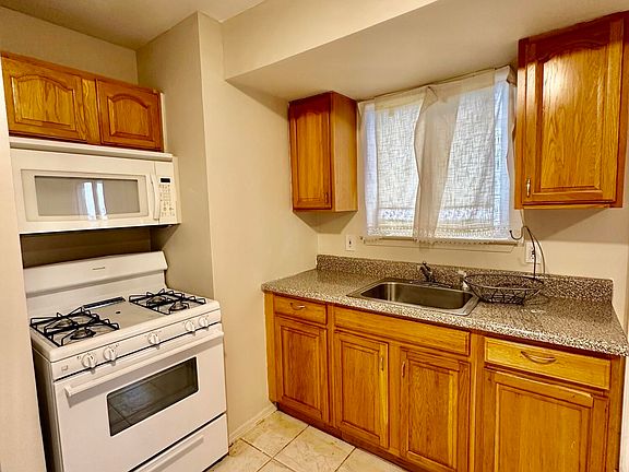4th image of 247 Hett Ave