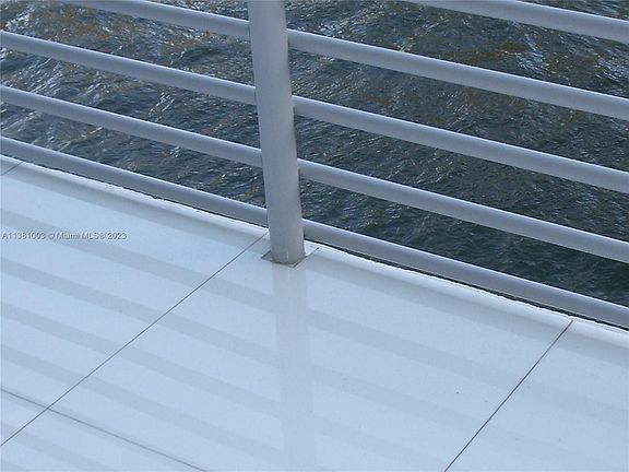 4th image of 325 Biscayne Blvd #921