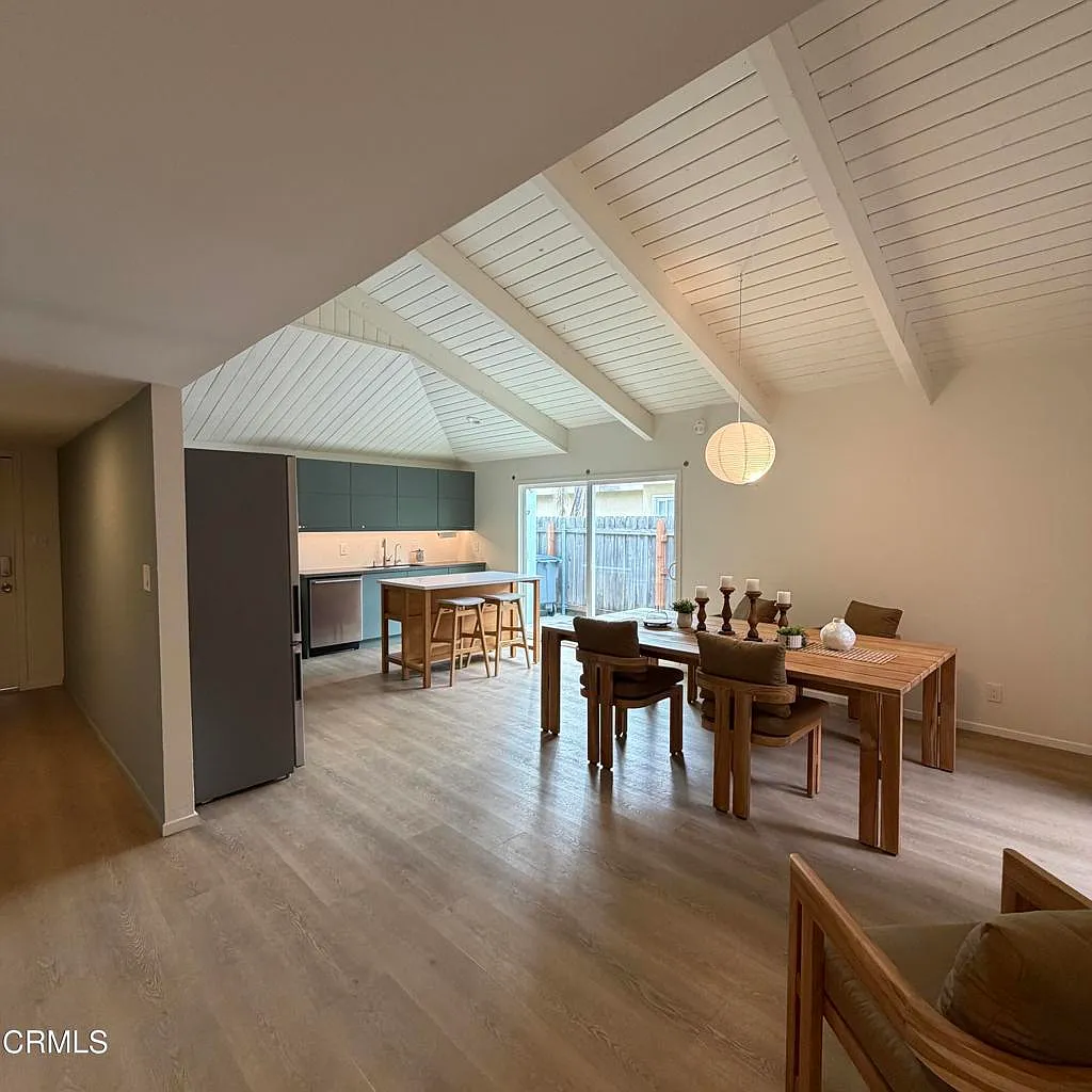 3 bed, 2.0 bath, 1555 sqft, $4,500 — Photo 3