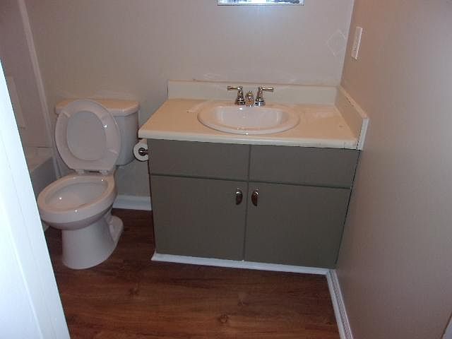 2nd image of 1 Pelican Pt APT F7