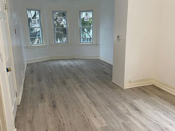 4th image of 138 Humber Ave Floor 2