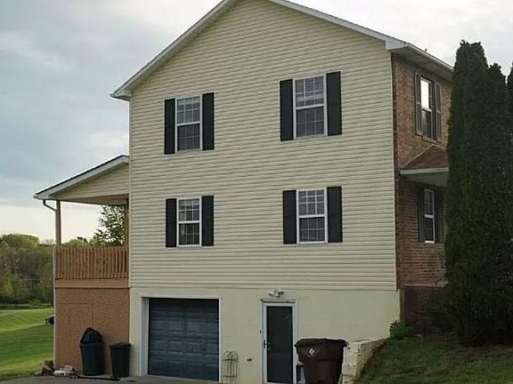 4th image of 1906 Woodstock Dr