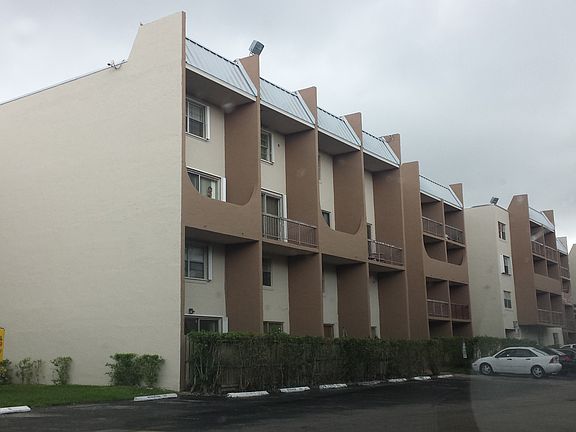 5th image of 10900 SW 104th St APT 414