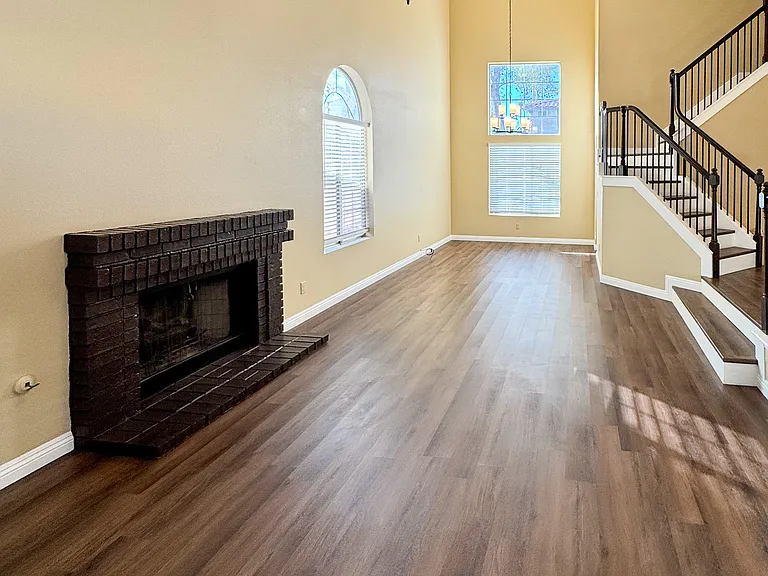 939 Derringer Ln — Photo 6