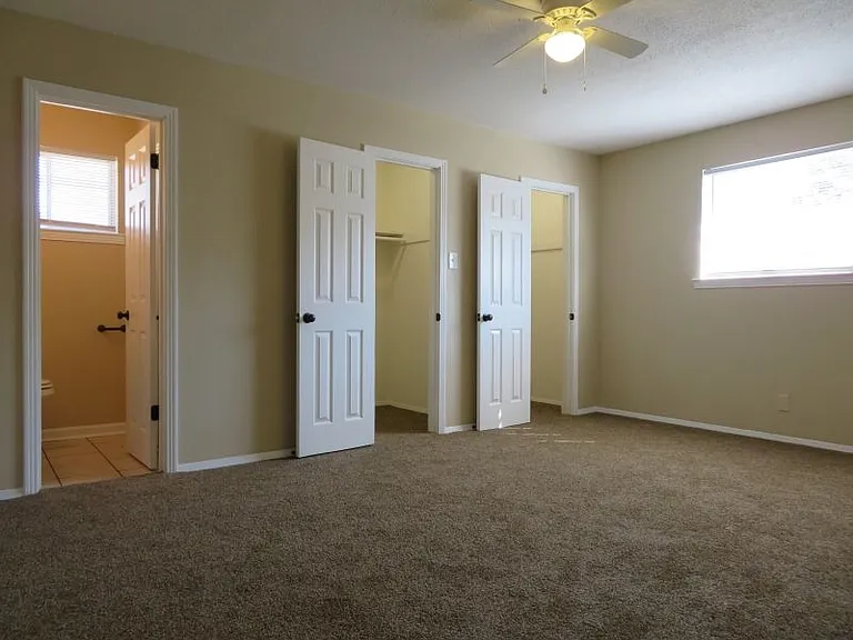 1048 University St — Photo 6