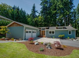 9385 Moss Ln NE, Bainbridge Island, WA 98110
