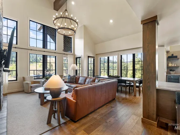 700 Village Dr Unit 403, Donnelly, ID 83615