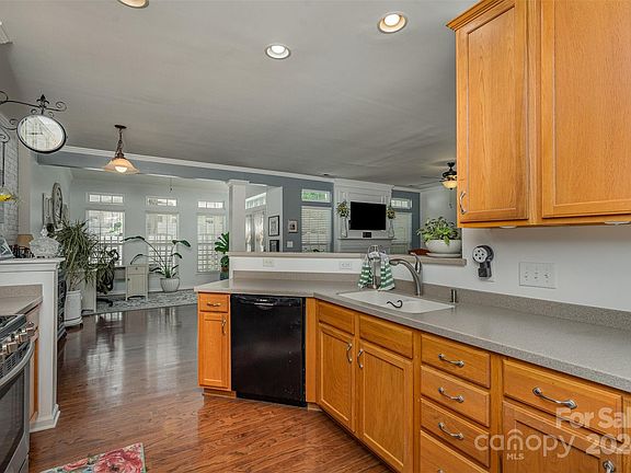 5th image of 144 S Arcadian Way