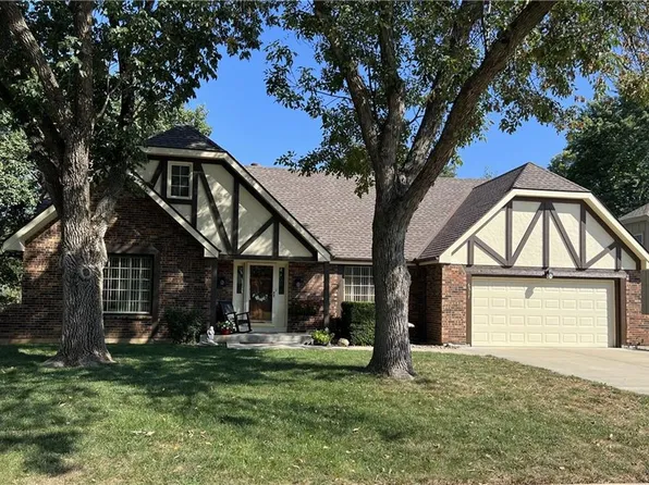 6517 Cottonwood Dr, Shawnee, KS 66216