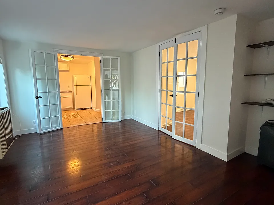 2270 Cove Ave #2
