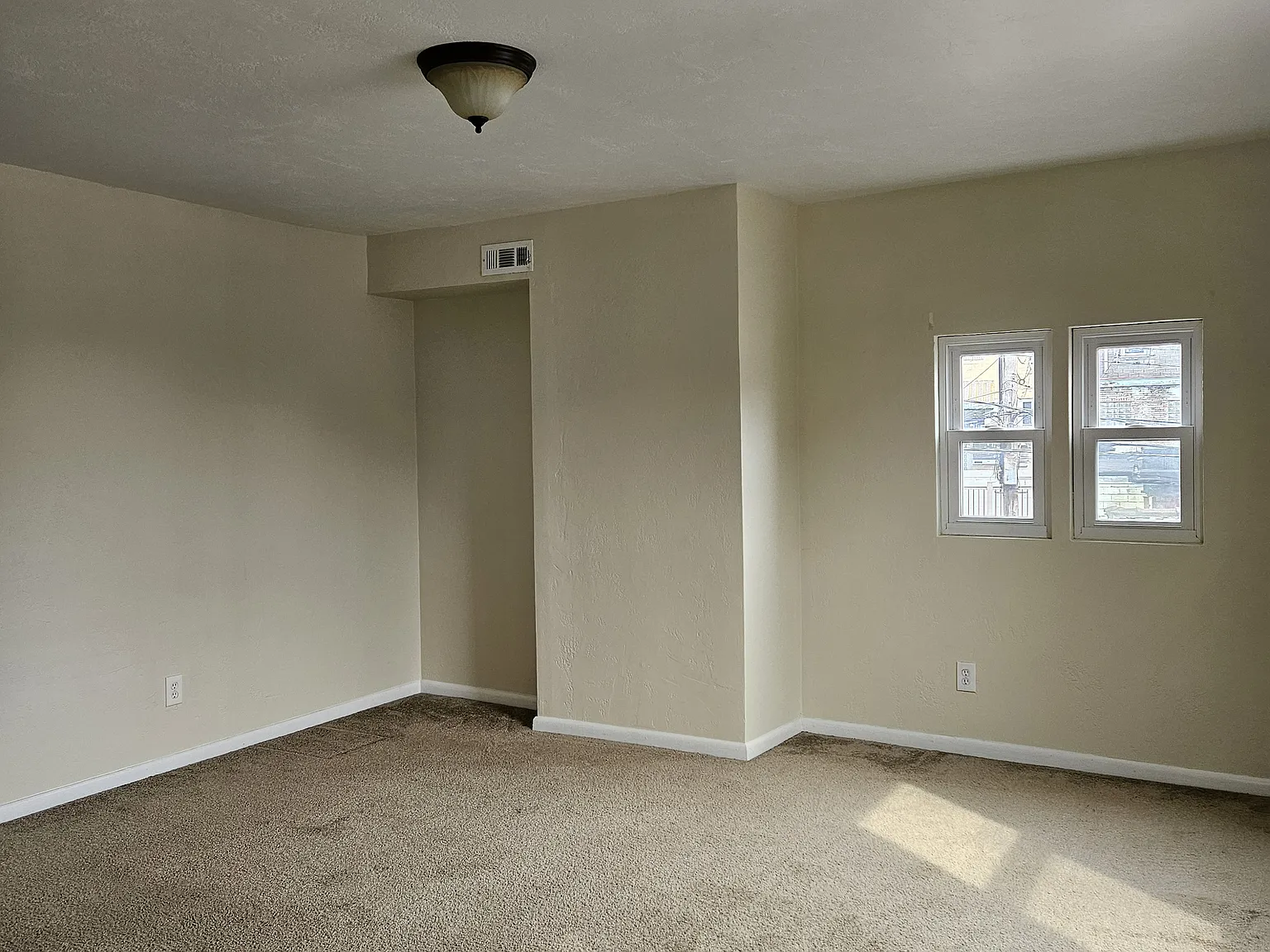 2 bed, 1164 sqft, $1,500 — Photo 2