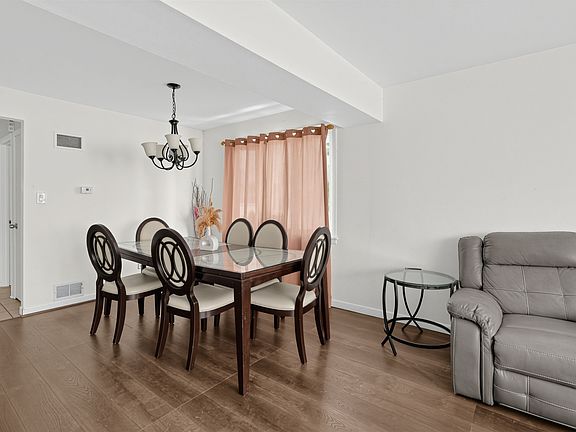 5th image of 370 Prairie Ave
