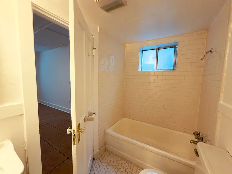 2235 NW Johnson St — Photo 9
