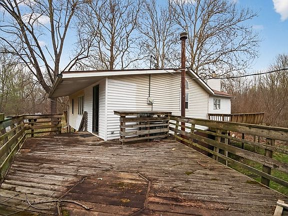 3rd image of 5801 Oakcrest Rd