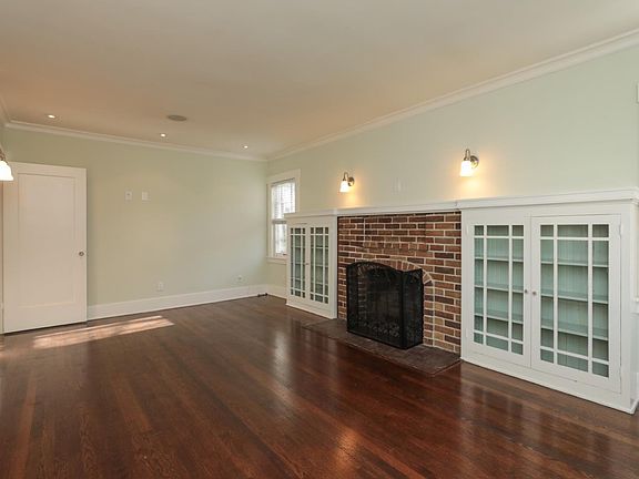 5th image of 826 Homer Ave