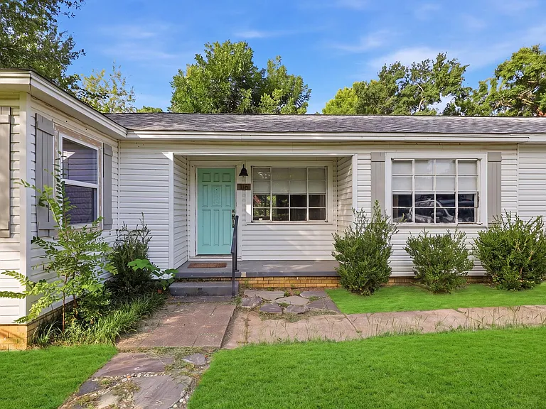 116 Janet St — Photo 3