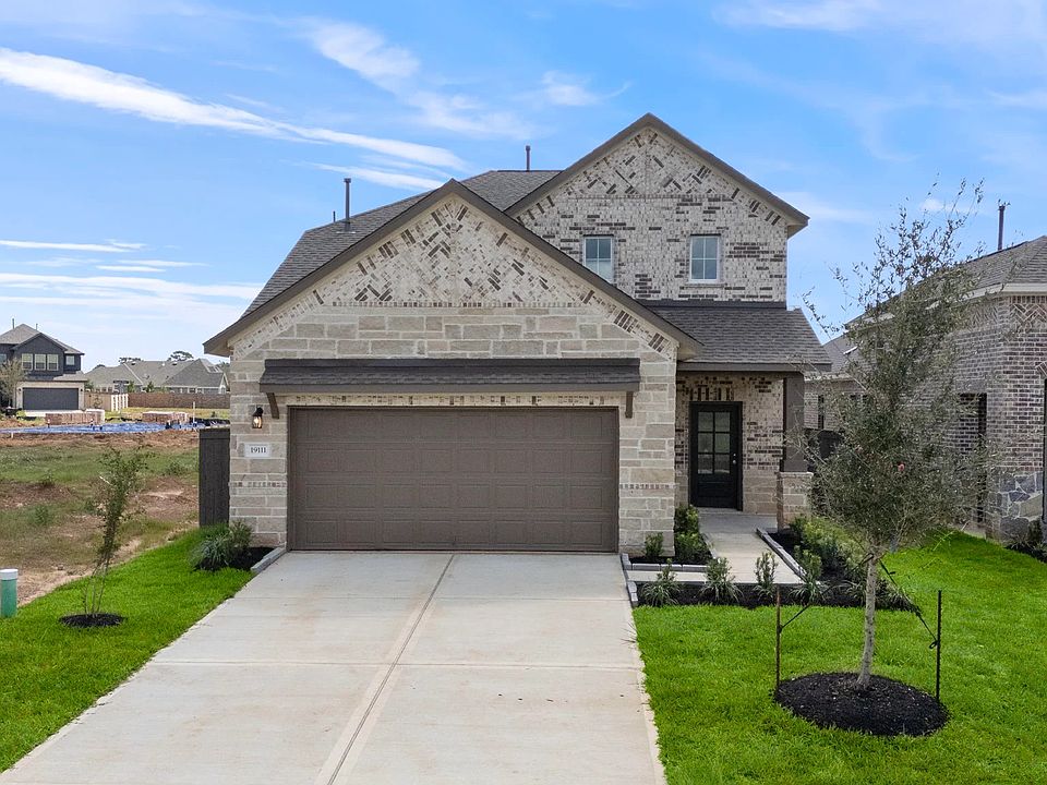 Welcome home to 19111 Hazel Firs Lane located in the community of Emory Glen and zoned to Magnolia I