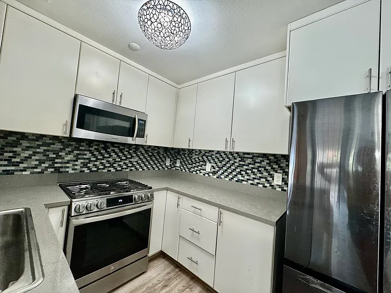 7770 Youngdale Way — Photo 2