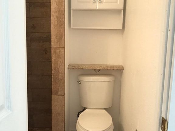 3rd image of 516 Columbia Dr SE #8