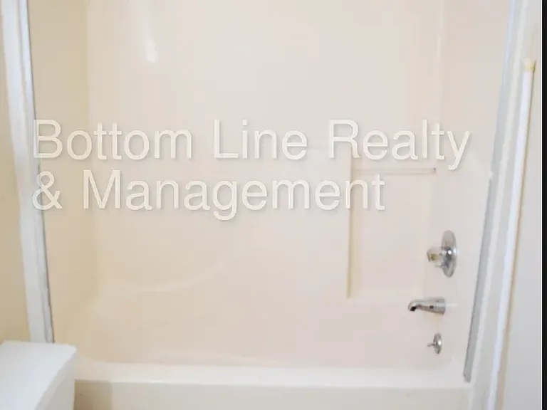 1054 Mountain Crest Dr — Photo 13