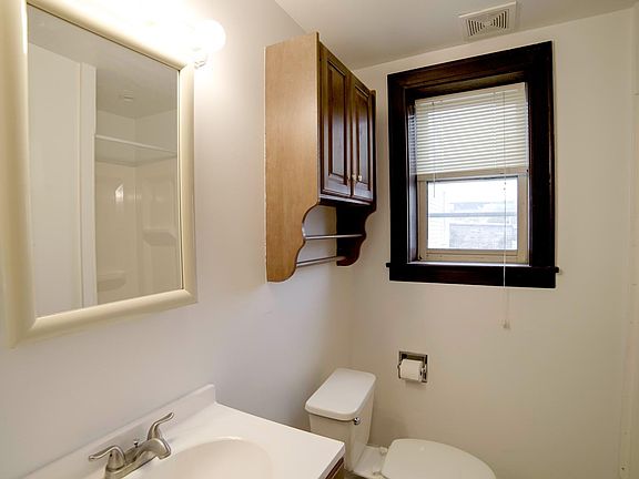 3rd image of 2316 W Superior St APT 3O