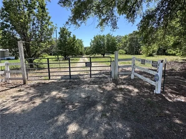 179 Woods Edge Ln, Erwin, NC 28339