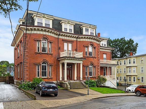 3rd image of 14 Kensington Park APT 3