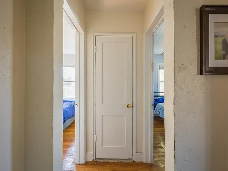 909 W 28th St — Photo 17