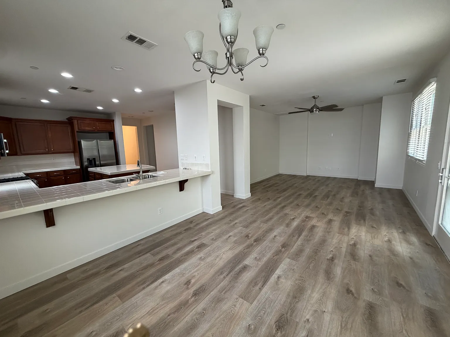 3 bed, 2.5 bath, 1603 sqft, $2,186 — Photo 3