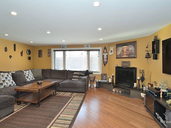 4th image of 884 Leahy Cir E