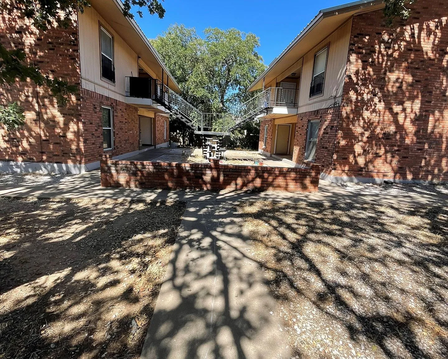 210 N Vanderveer St #7 — Photo 1