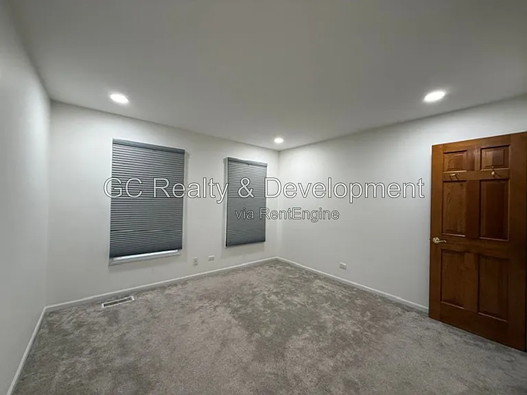 882 Clarendon Ln — Photo 19