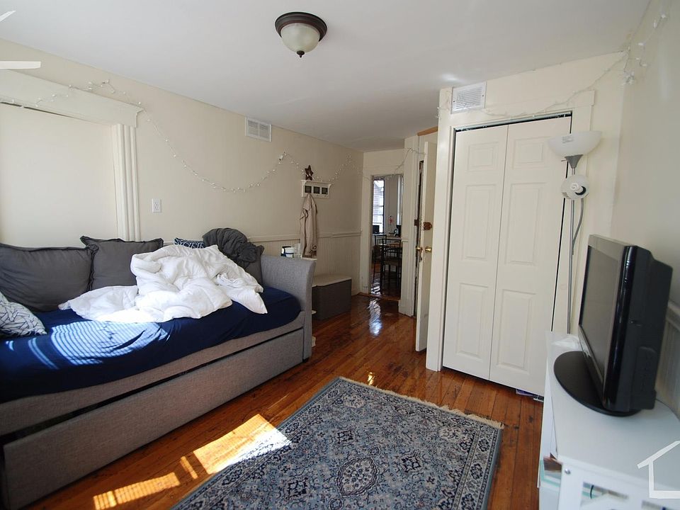 2nd image of 11 Charter St #Hm5