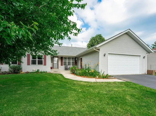 211 Carson Dr, Poplar Grove, IL 61065