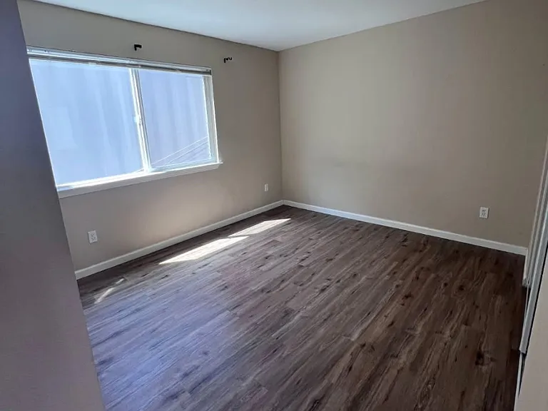 110 Norton St — Photo 9