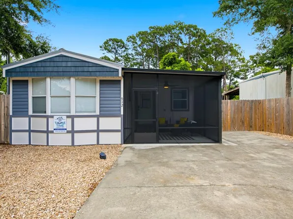 912 NE 2nd St, Carrabelle, FL 32322