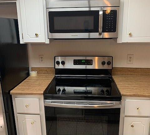 2nd image of 310 Shadybrook Ln Unit B