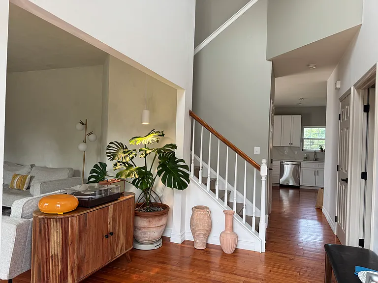 35 Lois Ln — Photo 10