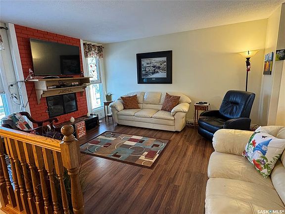 4th image of 164 Nagel Cres