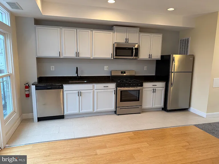 532 8th St SE #3 — Photo 3